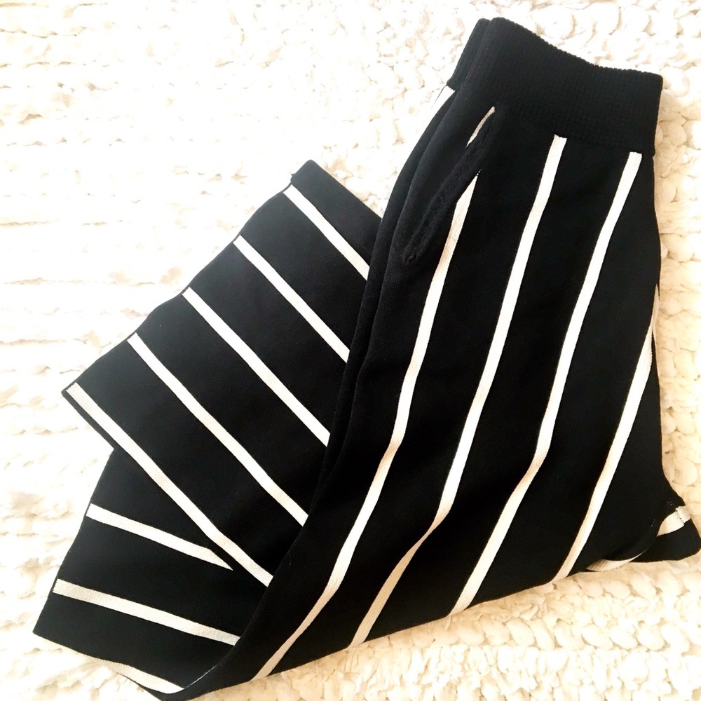 Freeway Vertical Striped Wide Legged Capri Pants